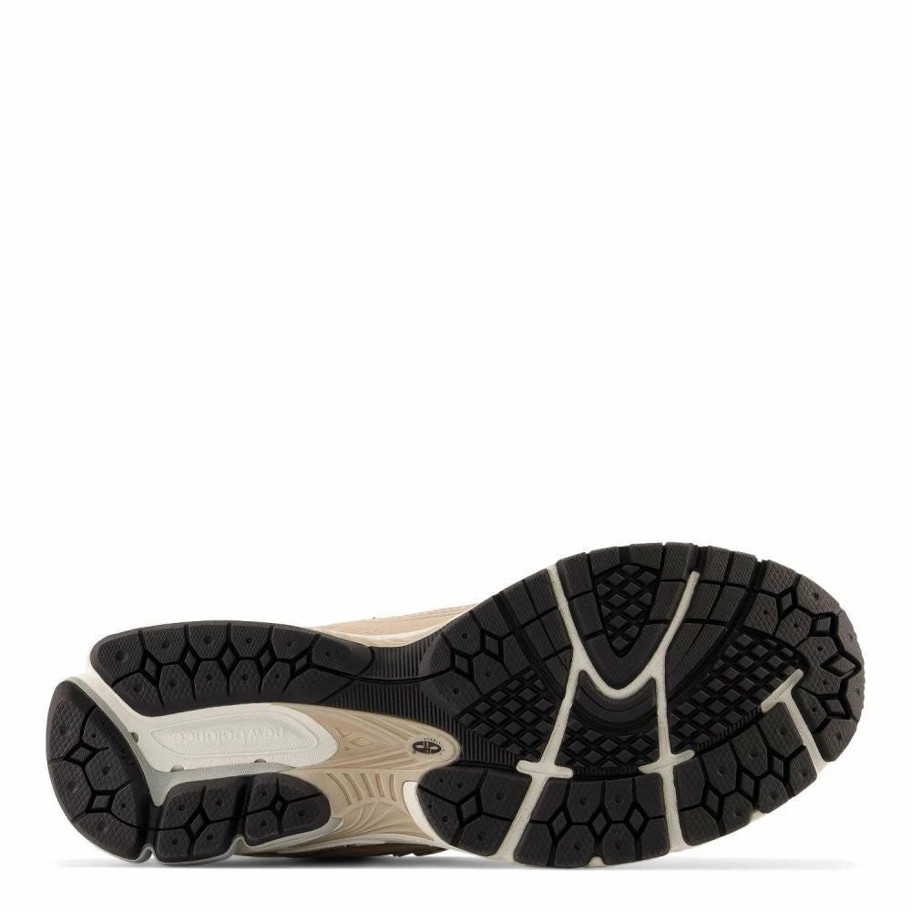 New Balance Women's 1906R In Mindful Grey With Moonbeam And Silver Metallic - Image 4